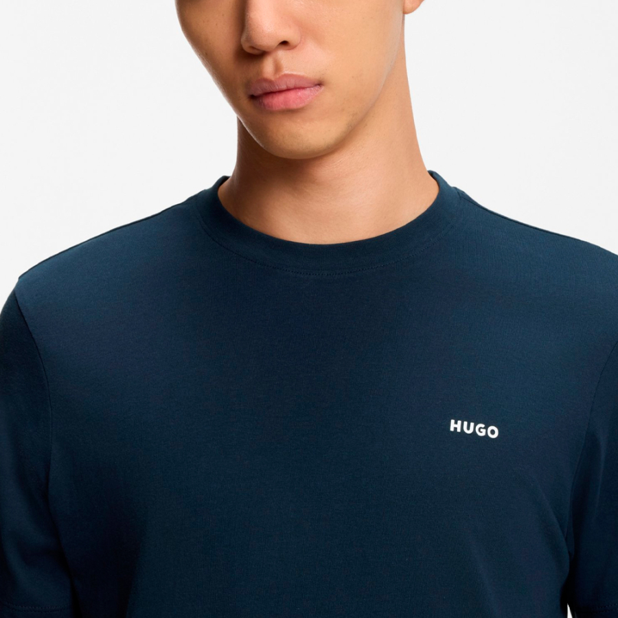 camiseta-con-logo-estampado