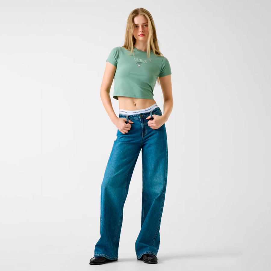 t-shirt-mit-gesticktem-logo