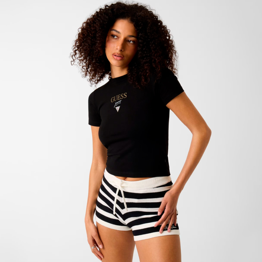 t-shirt-mit-gesticktem-logo