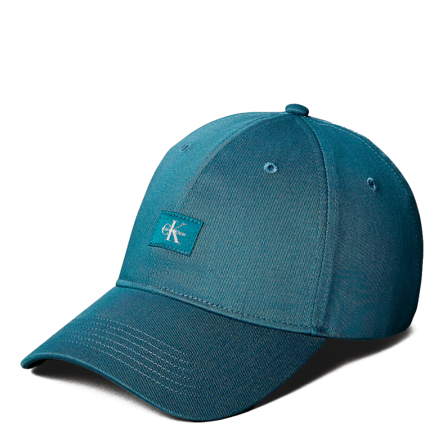 kappe-mit-gewebtem-monogramm-aufnaher