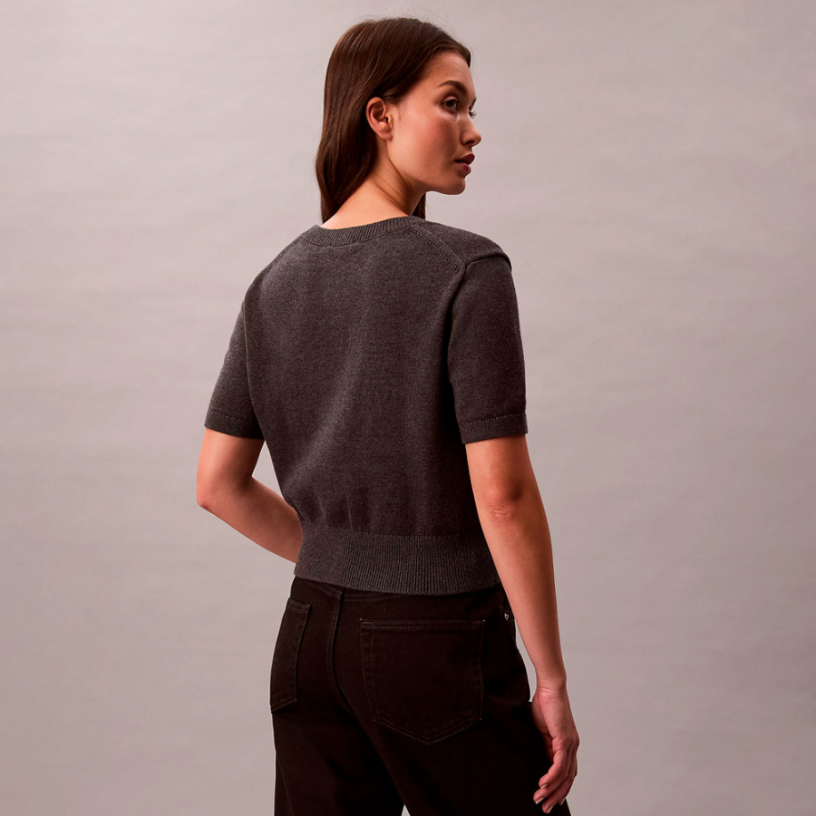 kurz-geschnittenes-jersey-shirt-mit-monogramm