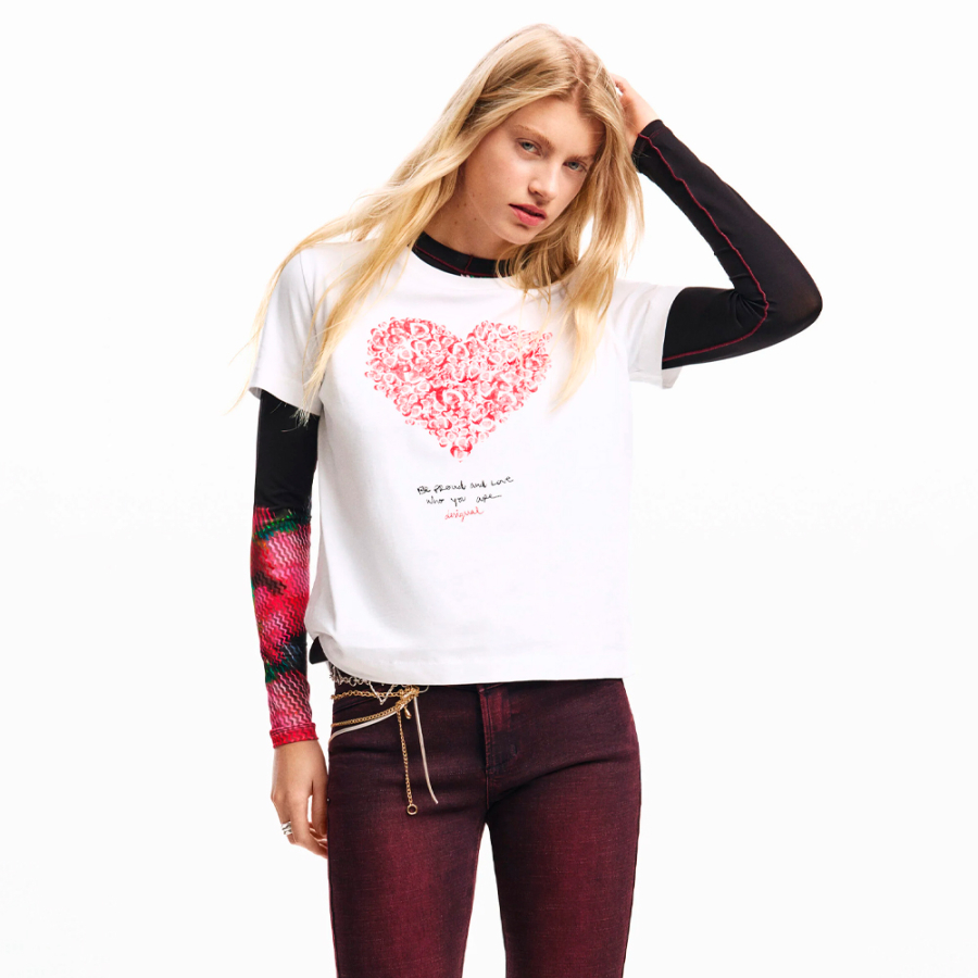 kurzarmeliges-t-shirt-mit-herz