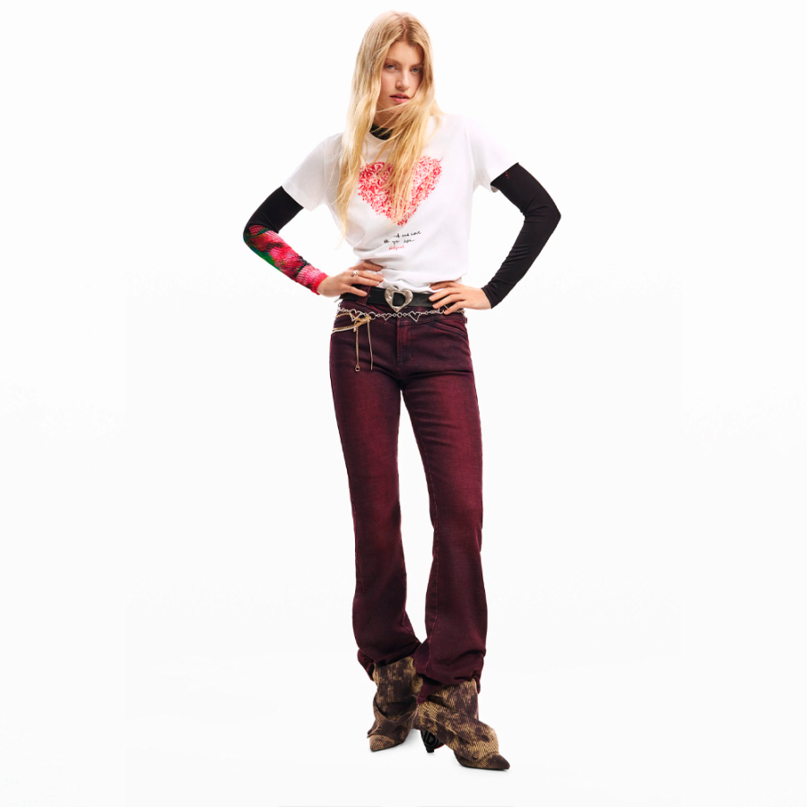 t-shirt-a-manches-courtes-avec-un-coeur