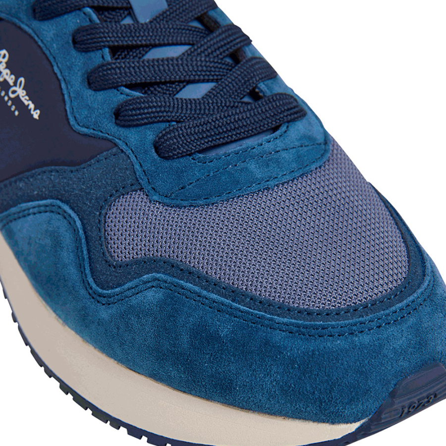 baskets-avec-details-en-daim