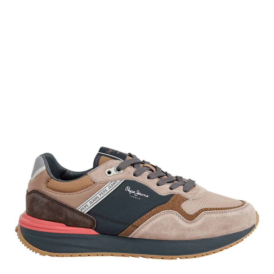 tenis-com-detalhes-em-camurca