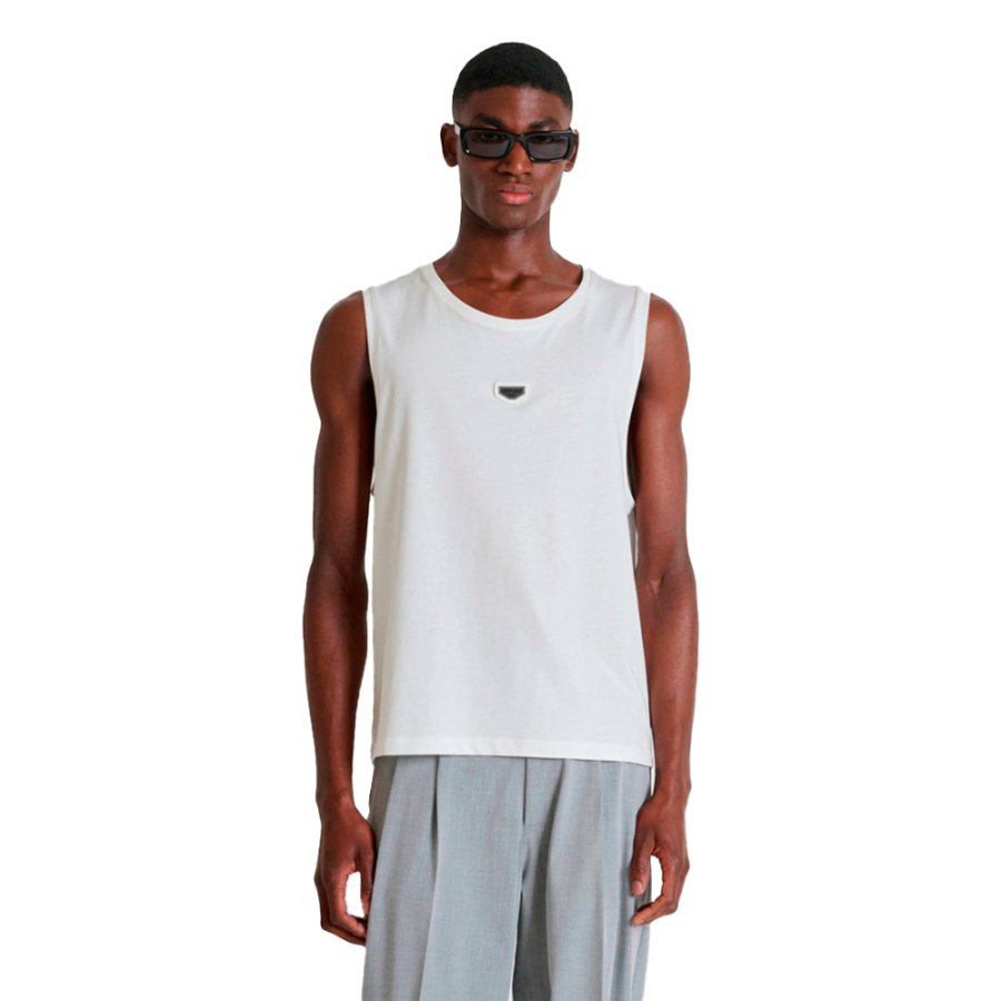 t-shirt-sans-manches-avec-plaque-logo