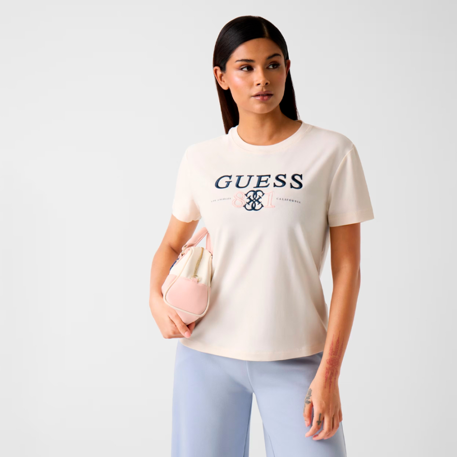 t-shirt-avec-logo-brode