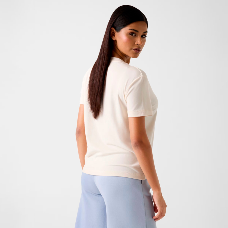 t-shirt-mit-gesticktem-logo