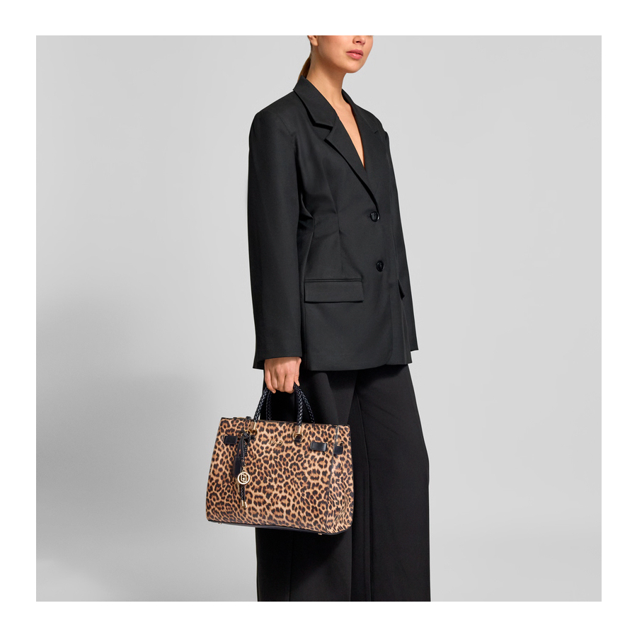 mittelgrosse-umhangetasche-mit-anhangern