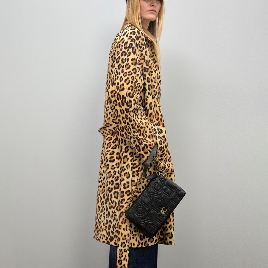 borsa-a-tracolla-con-patta-e-cuciture-con-logo