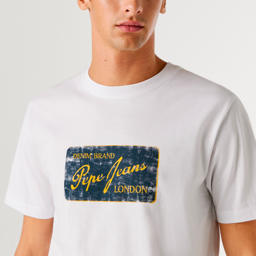 camiseta-com-logotipo-estampado