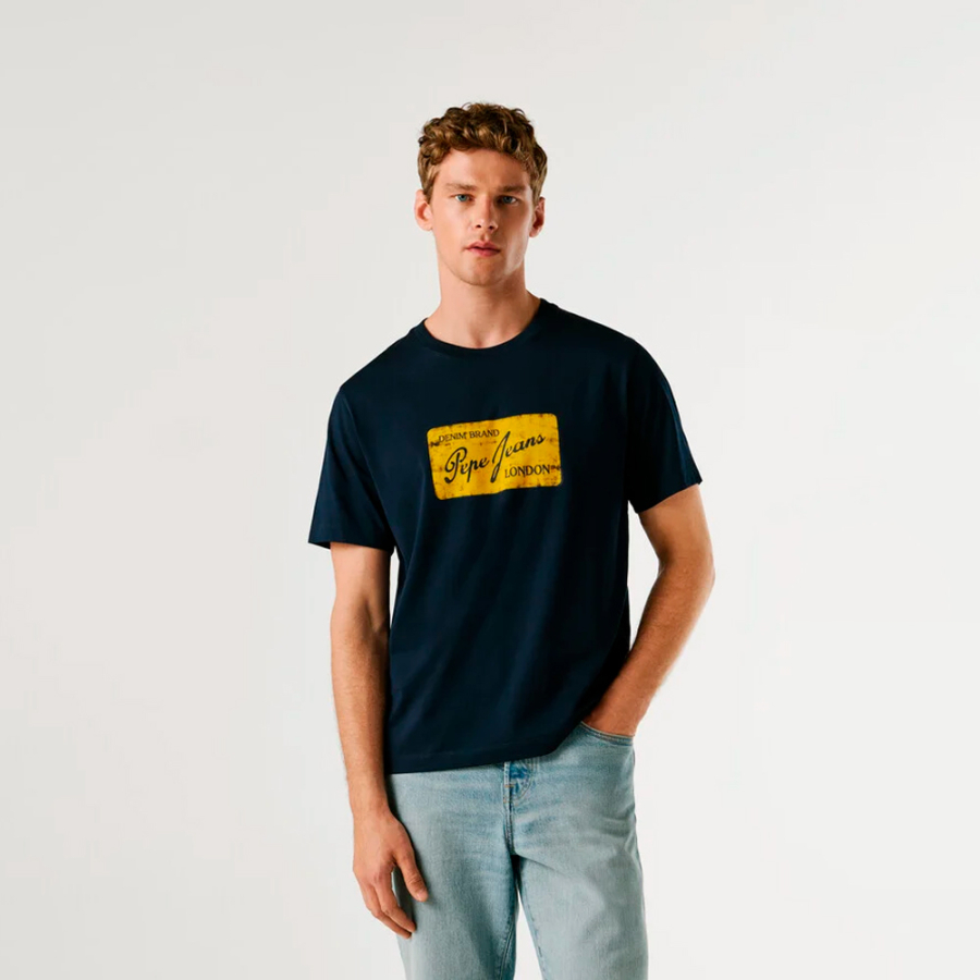 t-shirt-mit-aufgedrucktem-logo