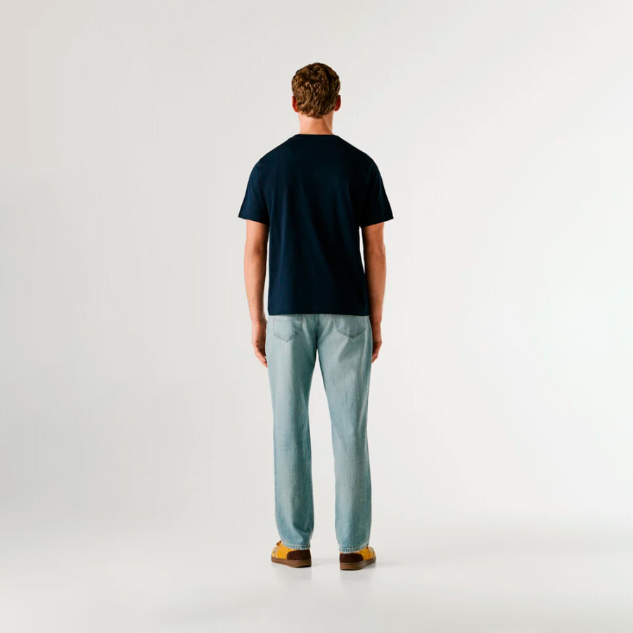 camiseta-com-logotipo-estampado