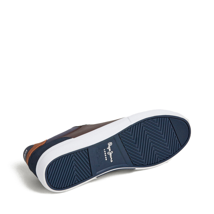 baskets-classiques-avec-details-en-daim-kenton