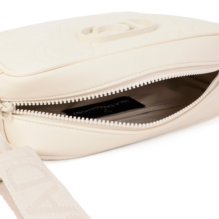 schultertasche-mit-monogrammstickerei