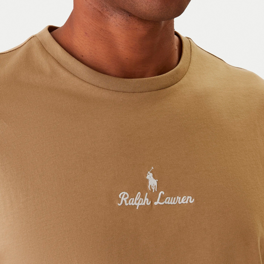 t-shirt-mit-markennamen