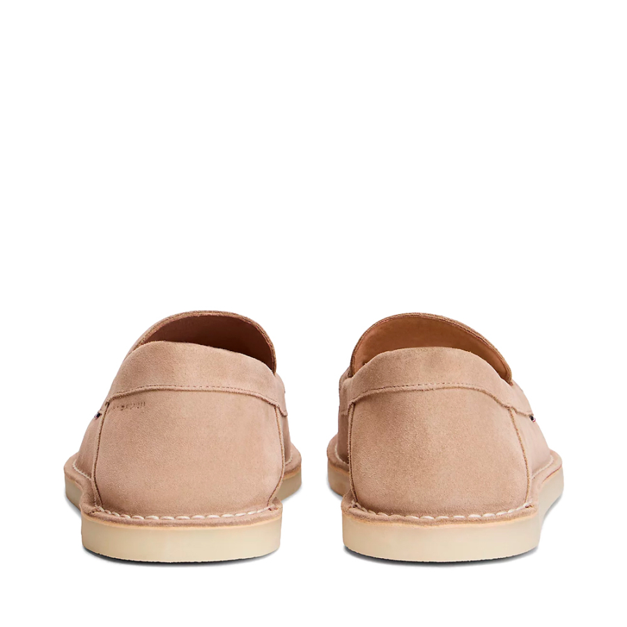 mocassins-de-camurca-com-logotipo-e-costura