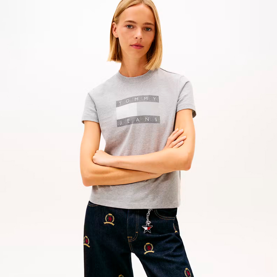 camiseta-tommy-hilfiger-com-logo-tonal