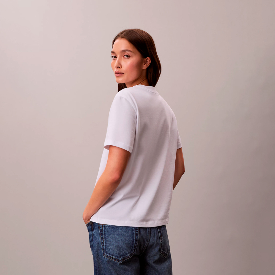 camiseta-classica-com-logo-grafico-e-de-letras