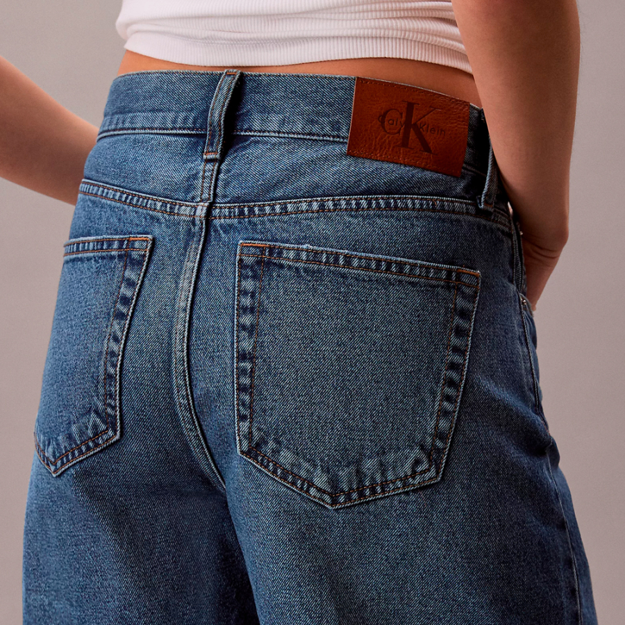 pantaloncini-di-jeans-svasati-a-vita-alta