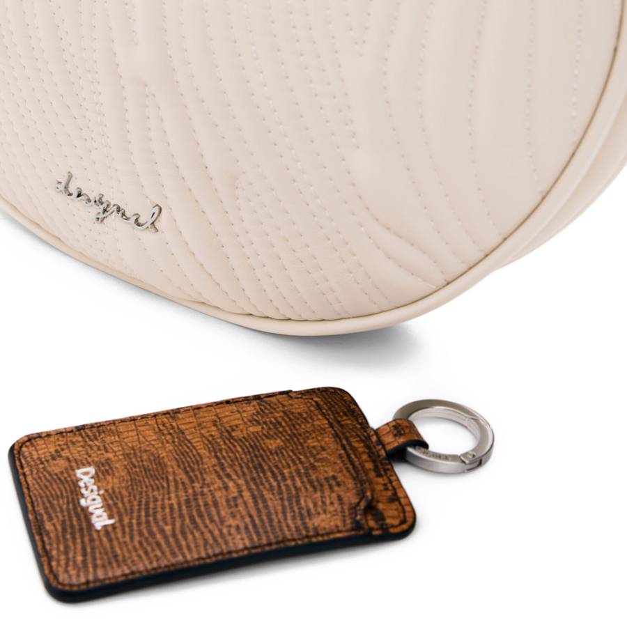 mittelgrosse-ovale-tasche-mit-gravuren