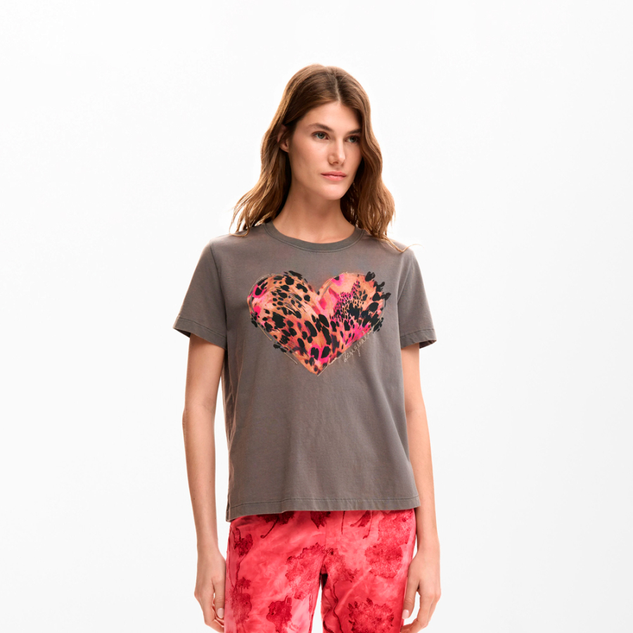 camiseta-com-estampa-de-coracao-de-tigre