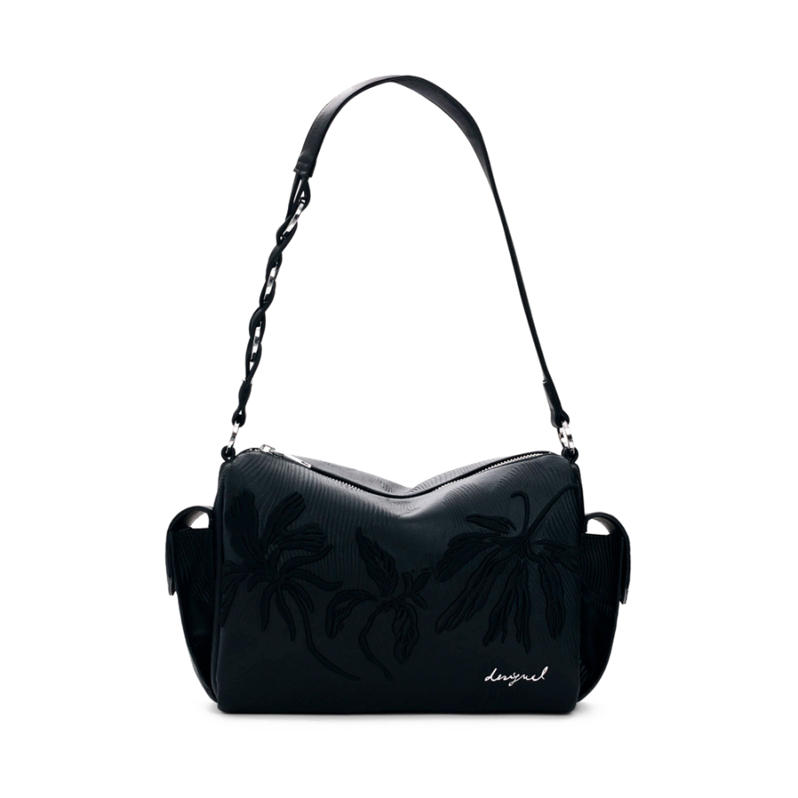 mittelgrosse-tasche-mit-gestickten-anhangern