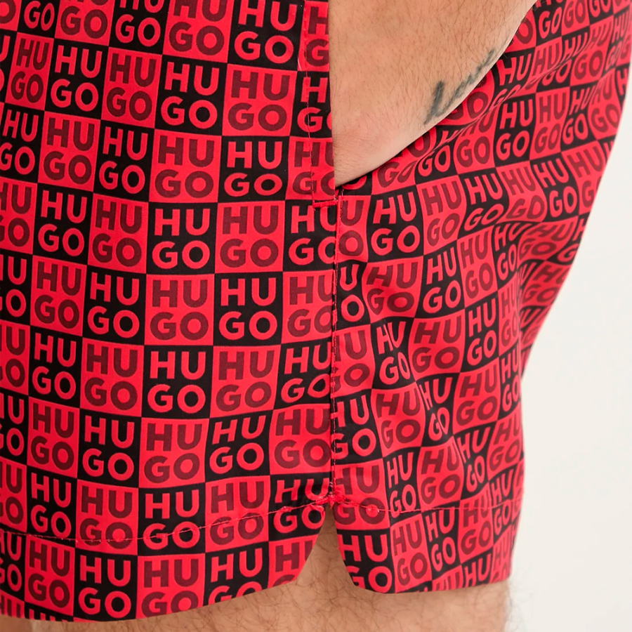 banador-tipo-shorts-con-estampado-de-cuadros-con-logo-apilado