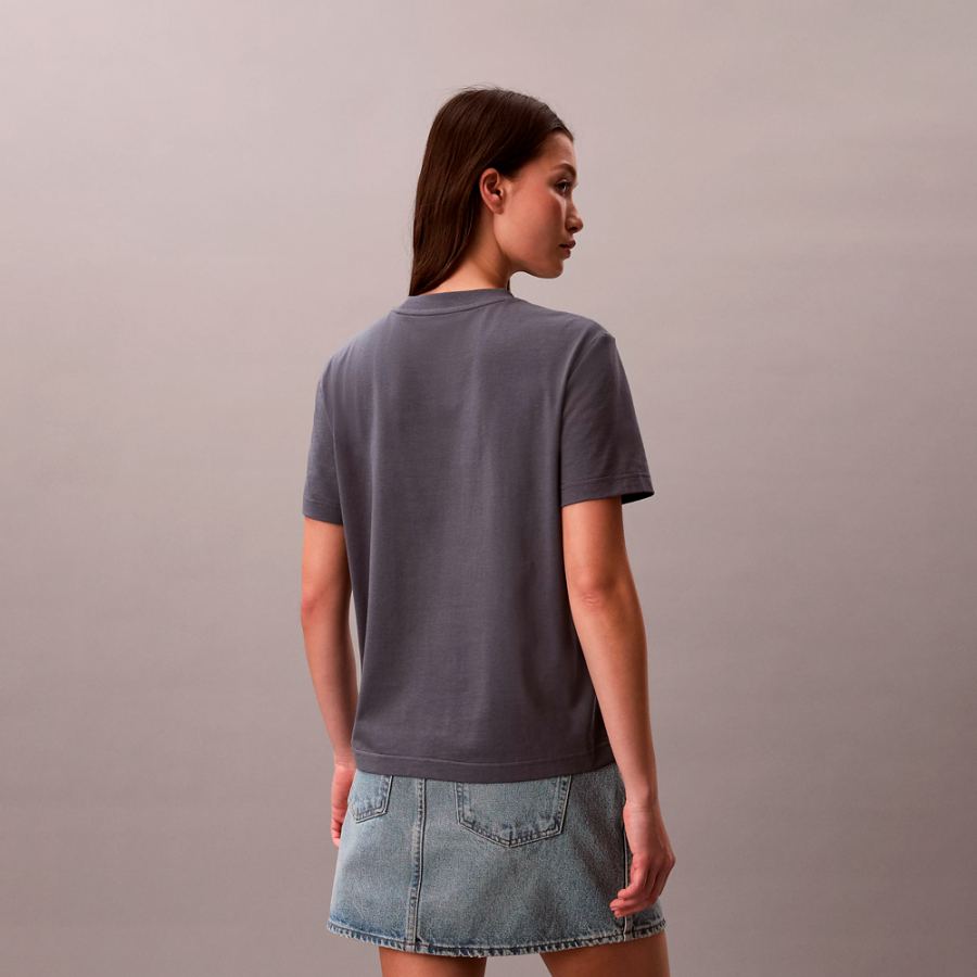 t-shirt-con-monogramma-e-logo