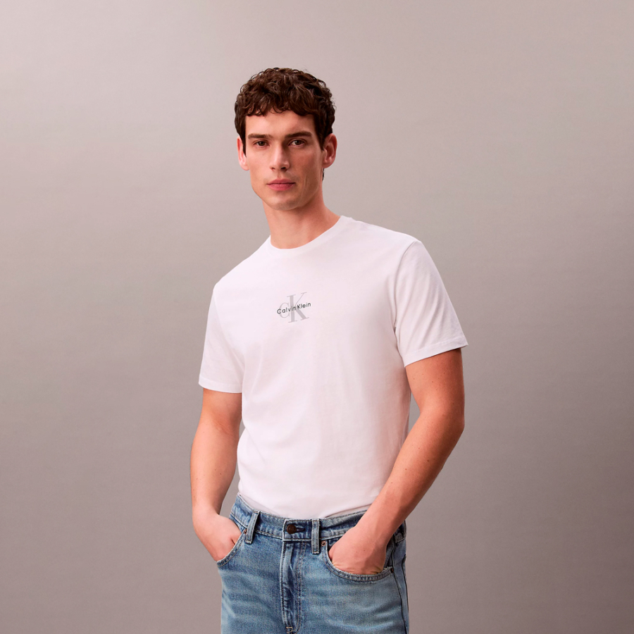 t-shirt-con-monogramma-e-logo