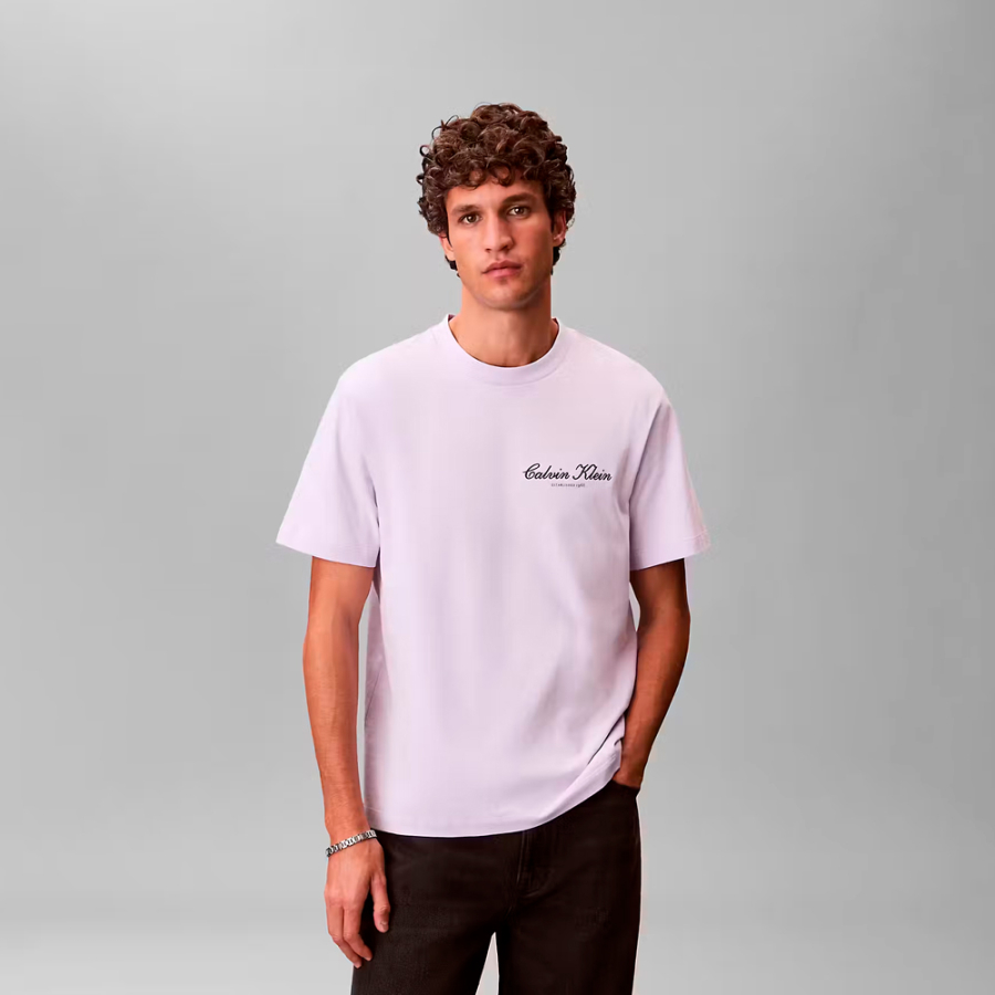 t-shirt-mit-gesticktem-logo