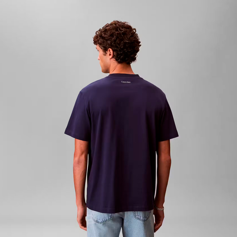 camiseta-com-logotipo-bordado