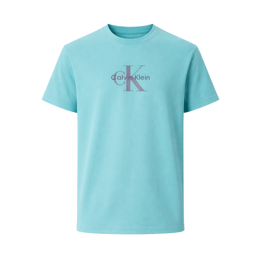 t-shirt-mit-monogramm-und-logo