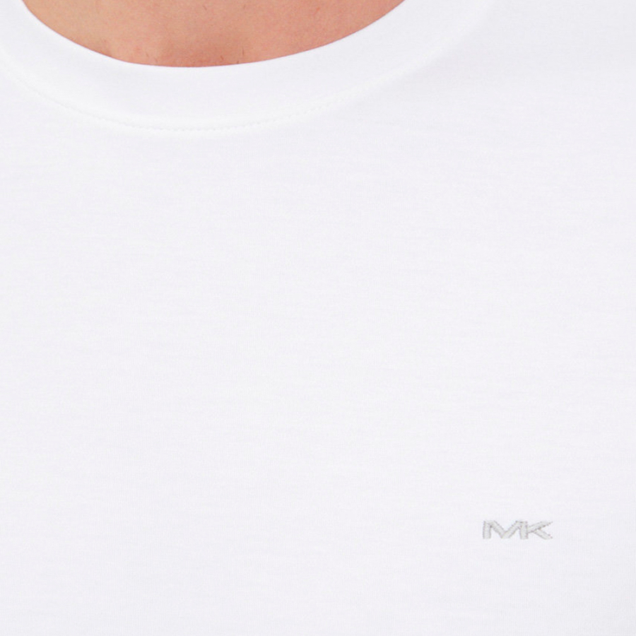 camiseta-com-logotipo-da-marca