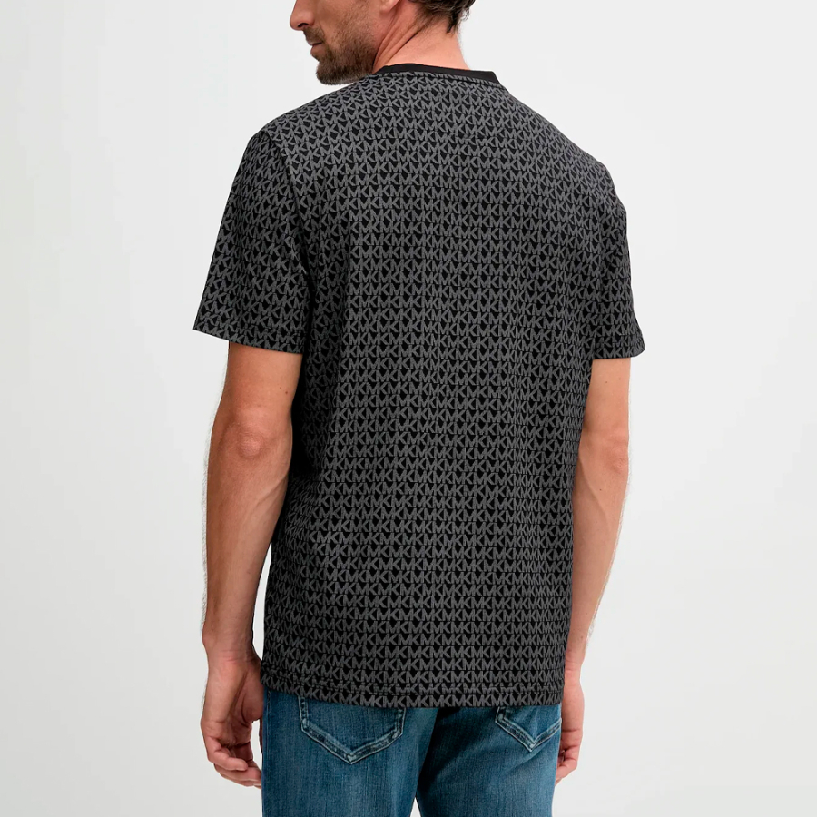 camiseta-con-patron-del-logotipo