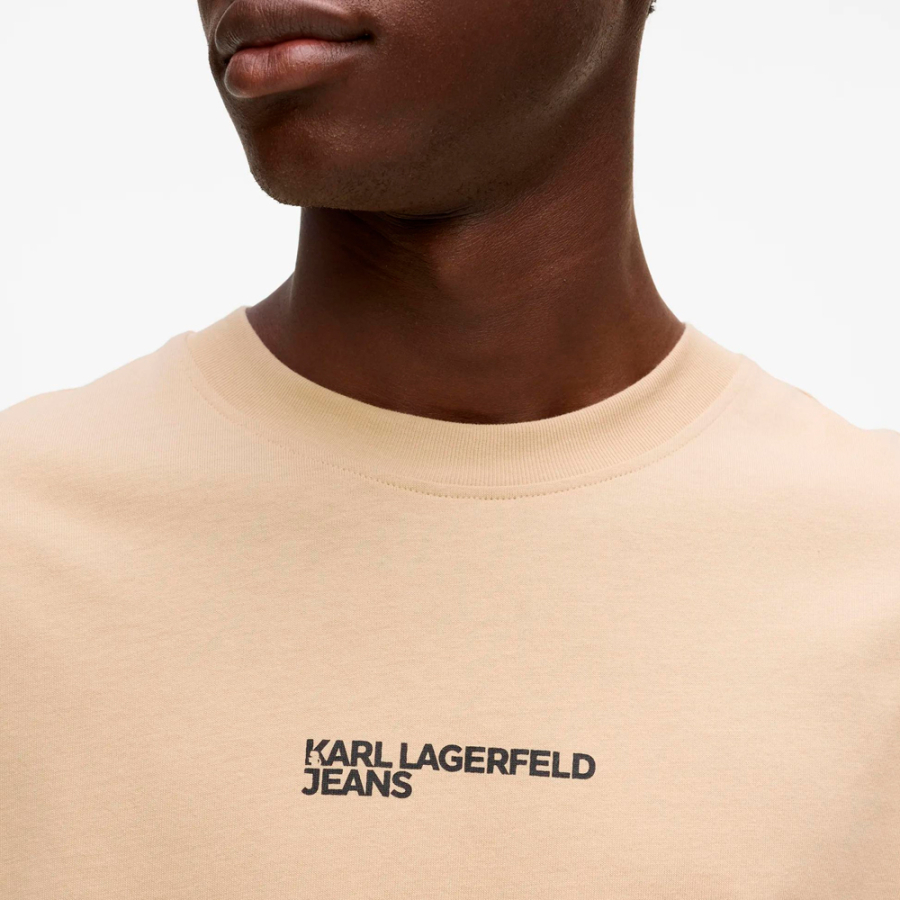 camiseta-con-logotipo-con-efecto-marco-de-corte-regular camiseta-con-logotipo-con-efecto-marco-de-corte-regular