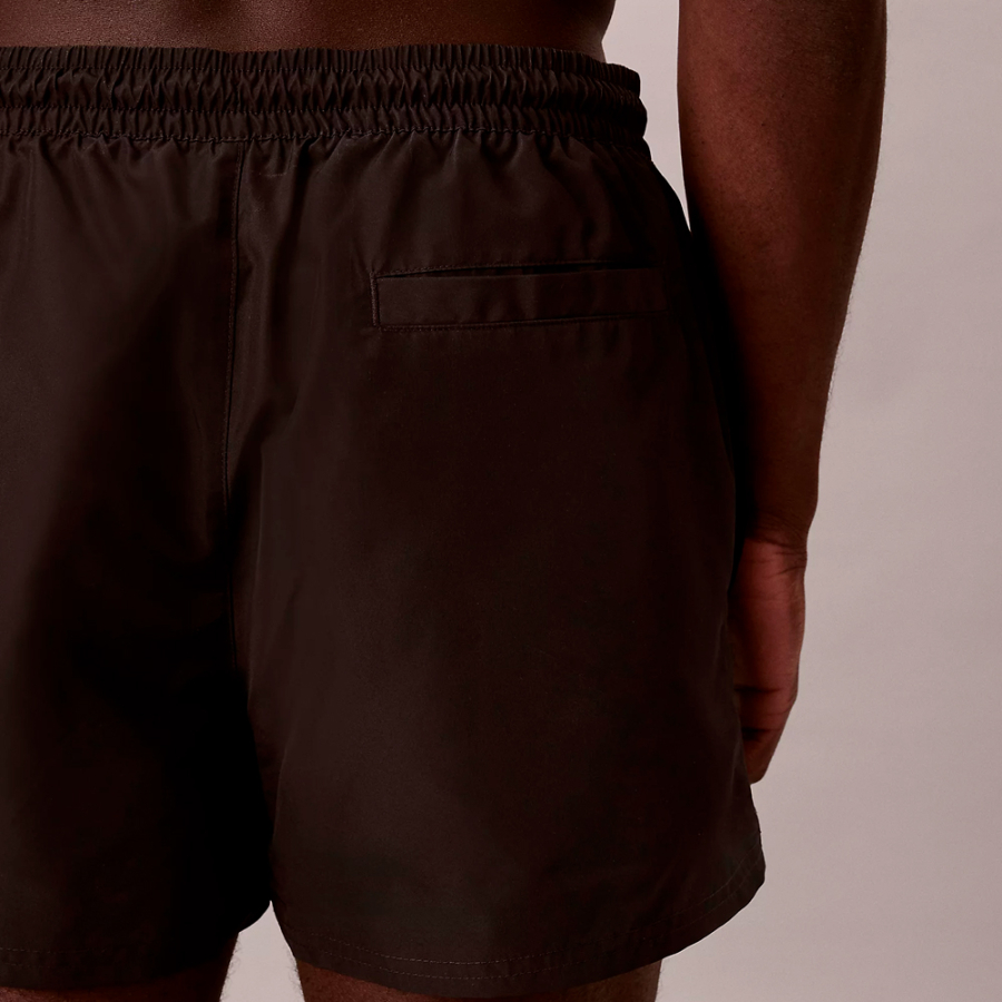 calcao-de-banho-com-cordao-monograma-ck