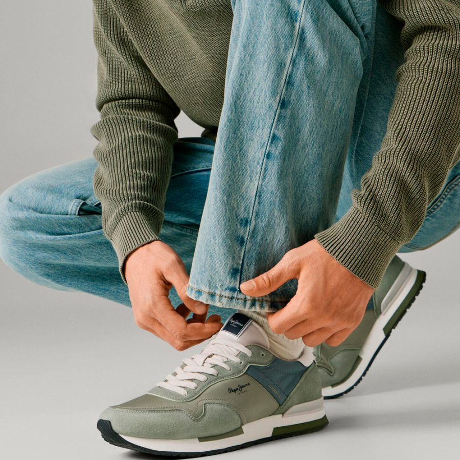 sneaker-aus-leder-mit-wildlederdetails