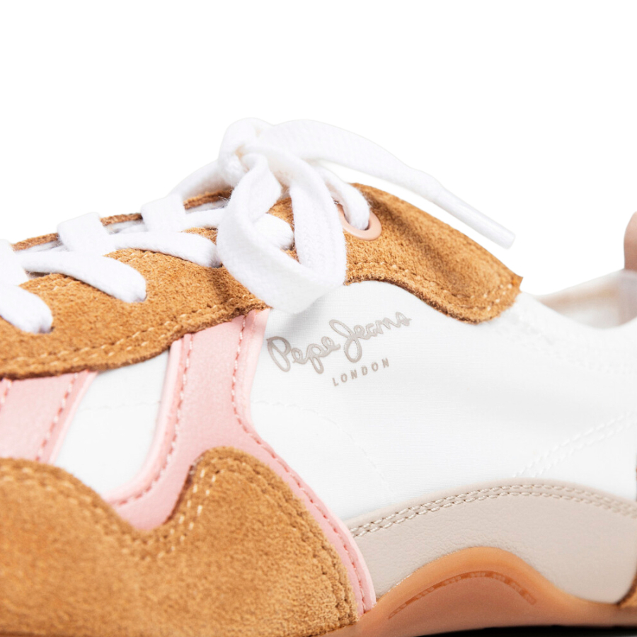 tenis-com-detalhes-em-camurca-noa