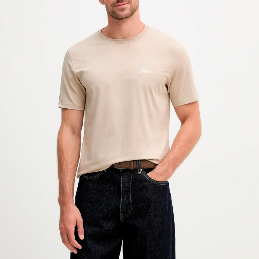 camiseta-com-logotipo-bordado