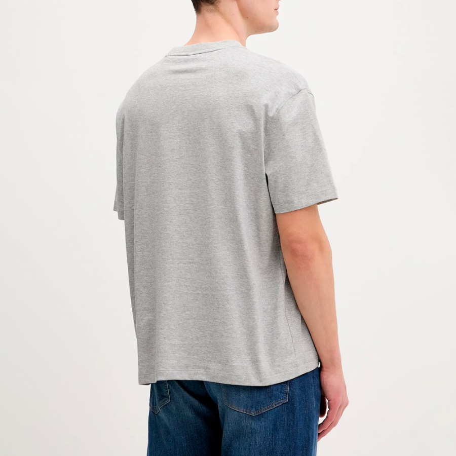 t-shirt-mit-aufgedrucktem-logo