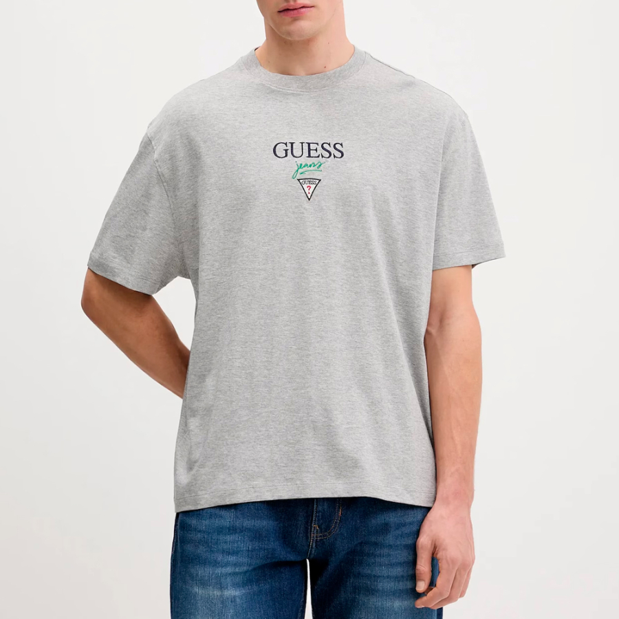 camiseta-con-logo-estampado