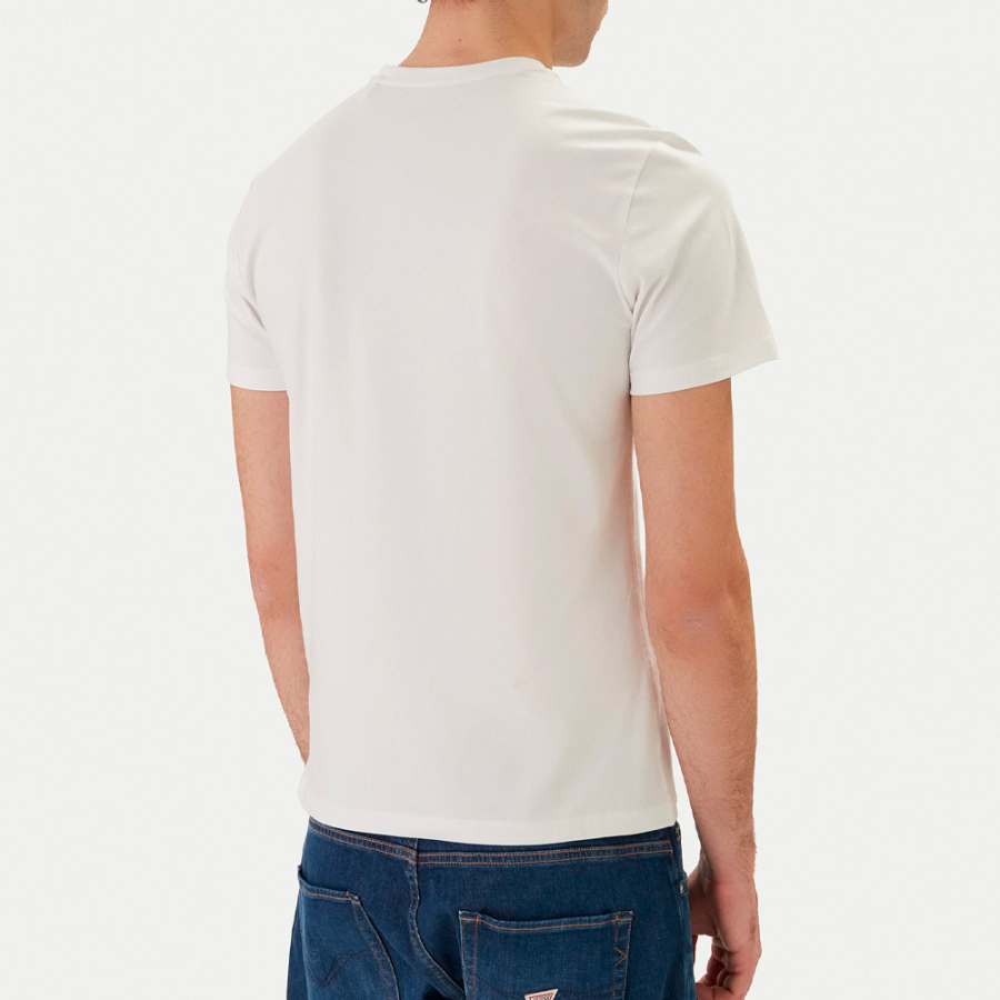 t-shirt-avec-logo-triangulaire