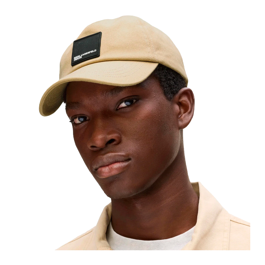 gorra-con-parche-con-el-logotipo gorra-con-parche-con-el-logotipo