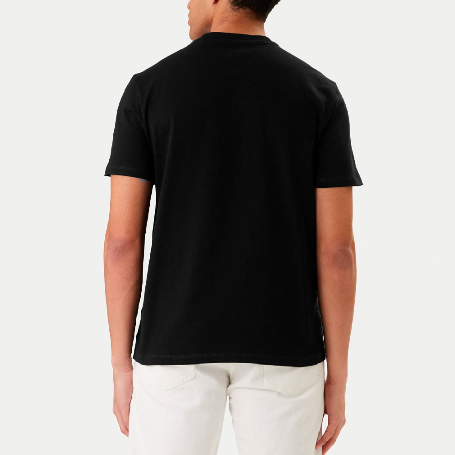 t-shirt-avec-logo-triangulaire