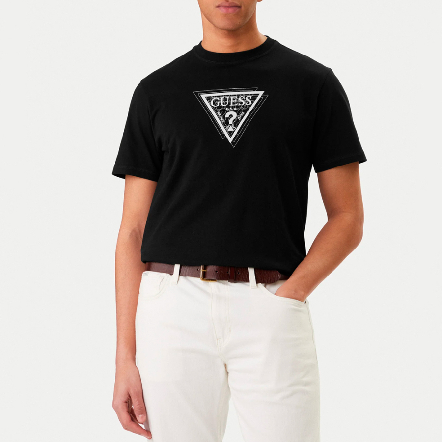 t-shirt-avec-logo-triangulaire