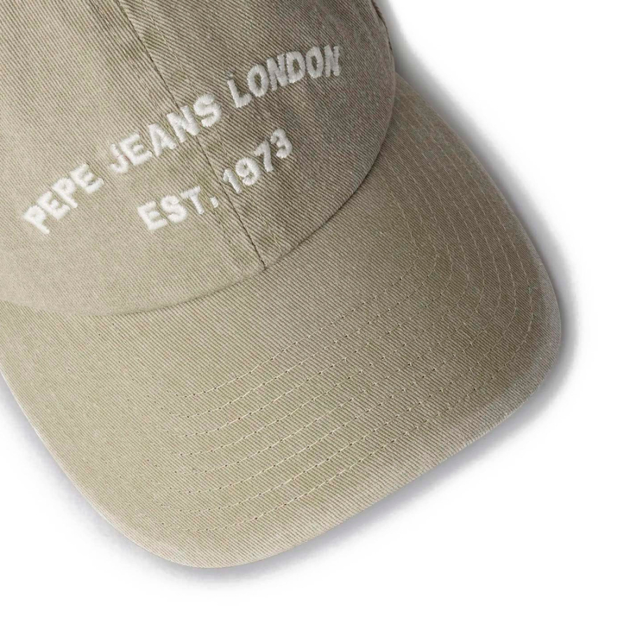 gorra-de-sarga-con-logo-bordado gorra-de-sarga-con-logo-bordado