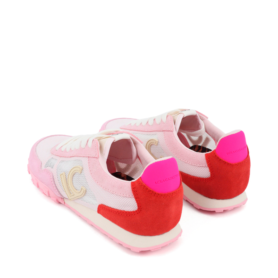 zapatillas-deportivas-en-rejillas-y-diferentes-tejidos