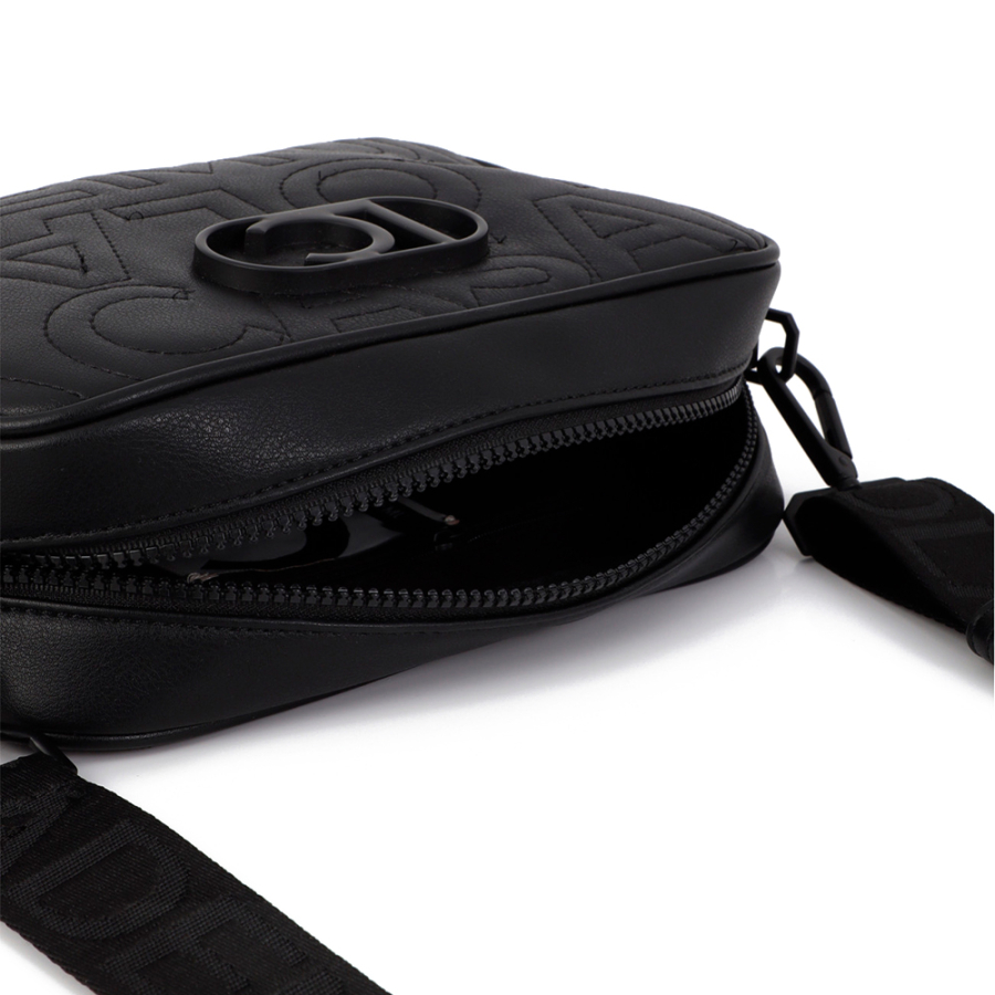 bolsa-de-ombro-com-monograma-bordado