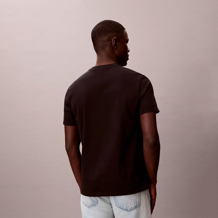 t-shirt-con-monogramma-e-logo